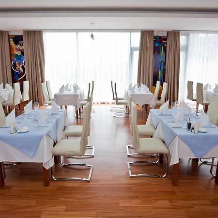 Marshal Garden Hotel Bukarest Étterem fotó Restaurant
