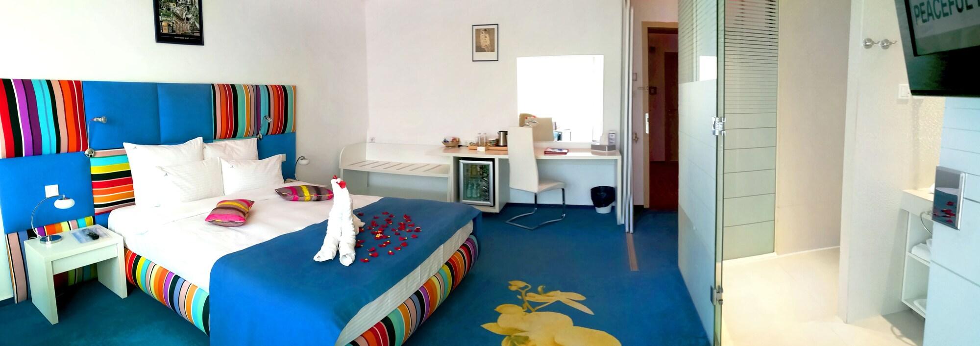 Marshal Garden Hotel Bukarest Kültér fotó A room at the hotel
