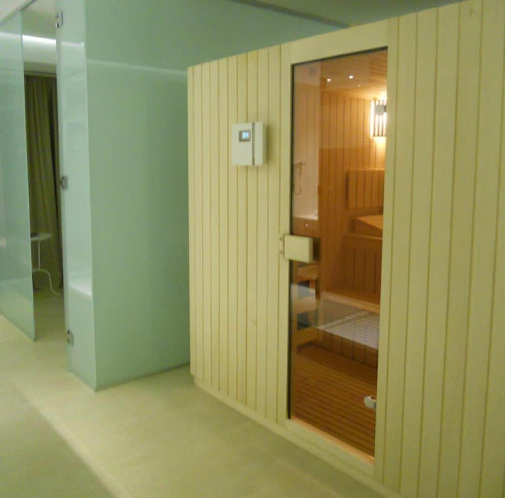 Marshal Garden Hotel Bukarest Kültér fotó A modern Finnish sauna