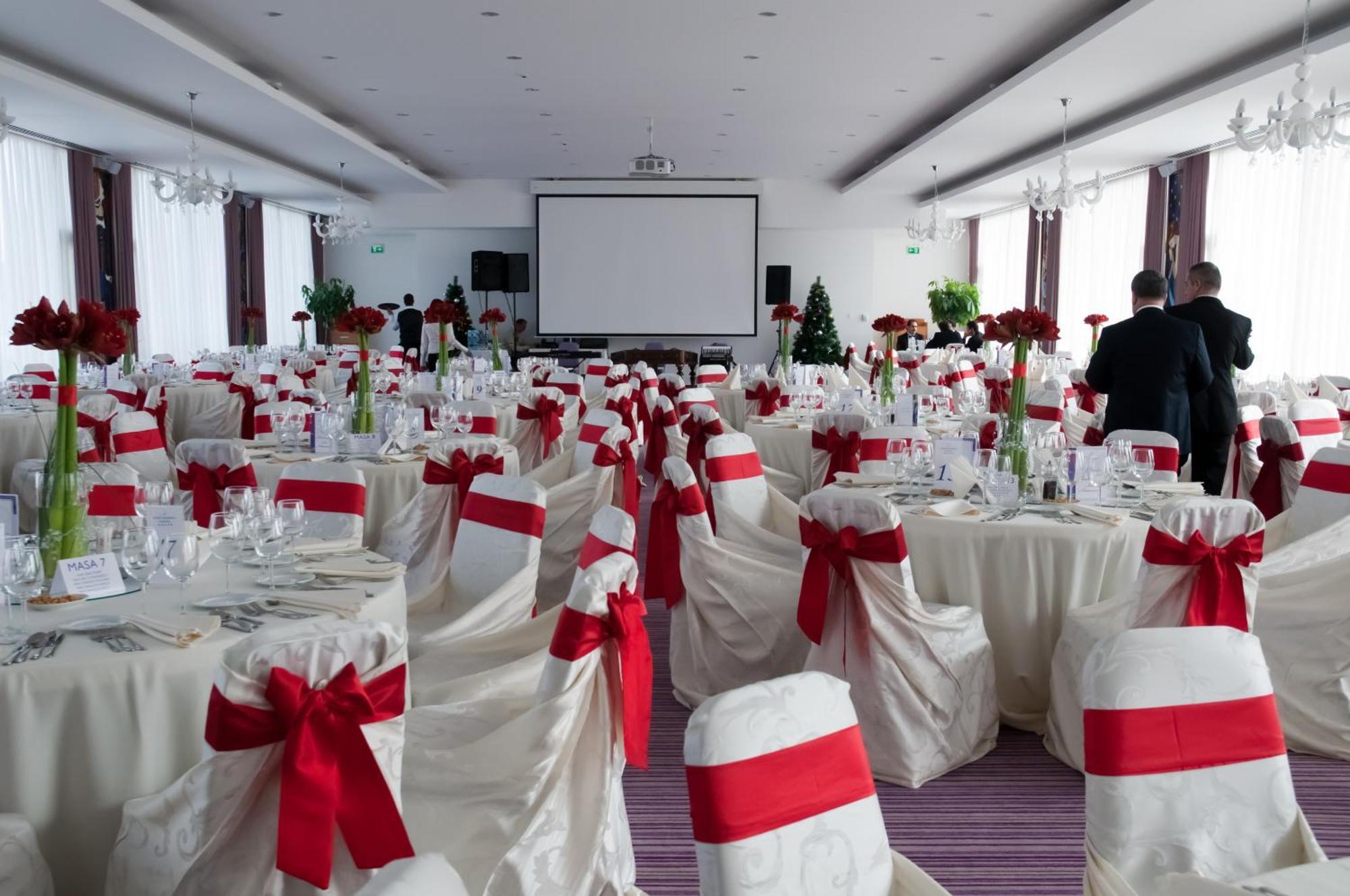 Marshal Garden Hotel Bukarest Kültér fotó A wedding reception