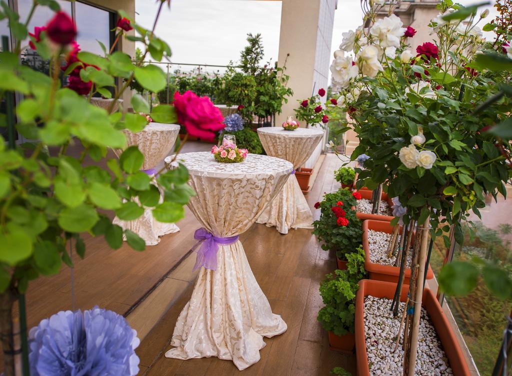 Marshal Garden Hotel Bukarest Kültér fotó A balcony garden
