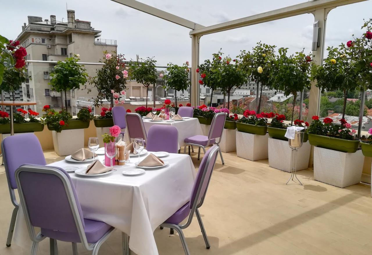 Marshal Garden Hotel Bukarest Kültér fotó The rooftop terrace
