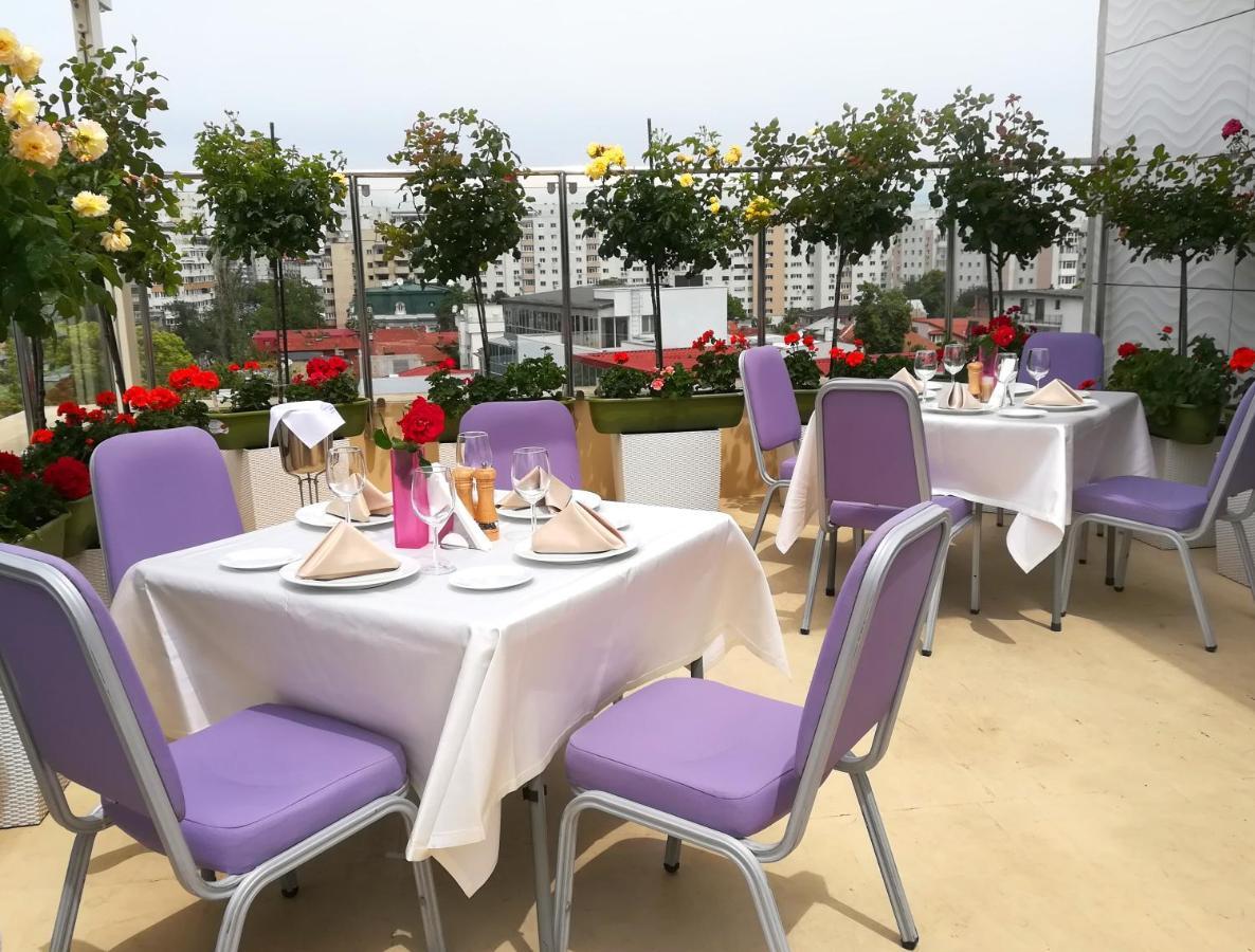 Marshal Garden Hotel Bukarest Kültér fotó The rooftop garden