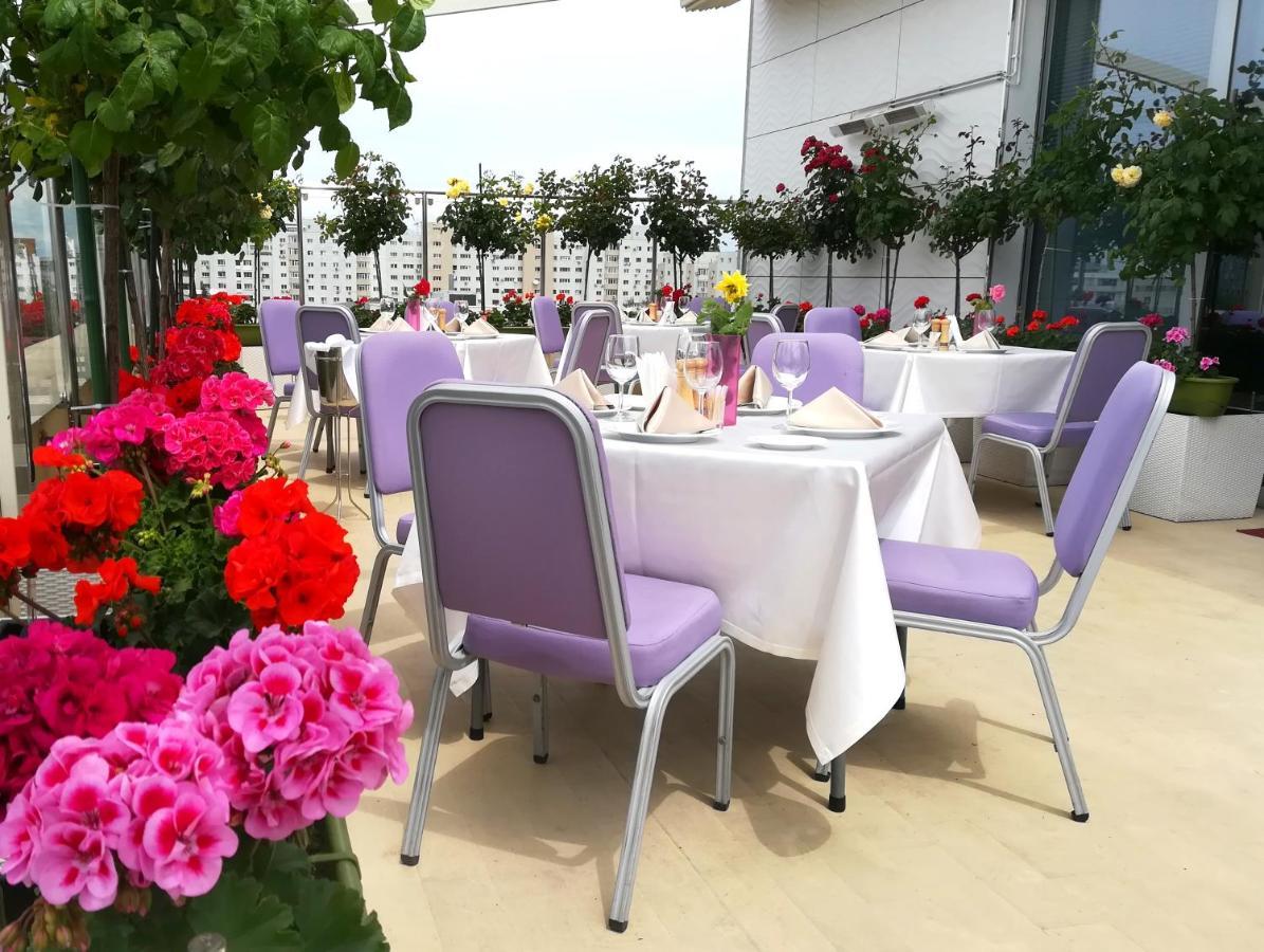 Marshal Garden Hotel Bukarest Kültér fotó The Terrace at the Royal Albert Hall