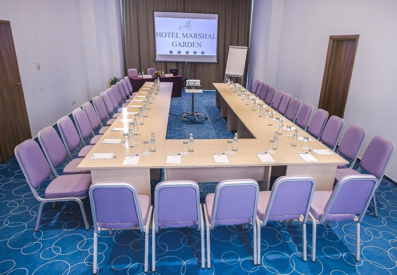 Marshal Garden Hotel Bukarest Kültér fotó U-shaped table layout